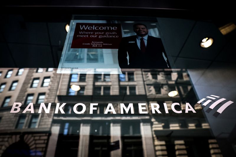 © Reuters. A Bank of America logo is seen on the entrance to a Bank of America financial center in New York City, U.S., July 11, 2023. REUTERS/Brendan McDermid/File Photo