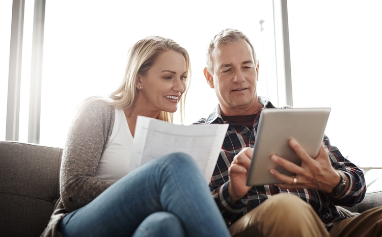 A couple buying I Bonds through the TreasuryDirect website.