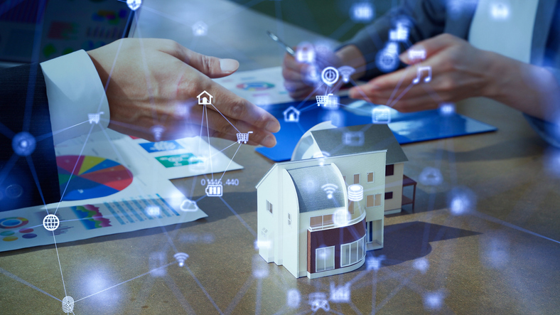 An advisor explaining how you can use AI to develop real estate investing strategies.